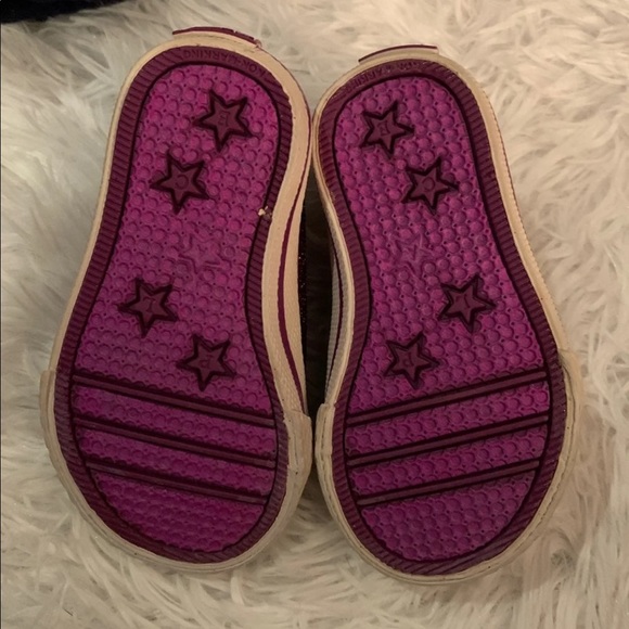 Converse - Picture 2 of 3